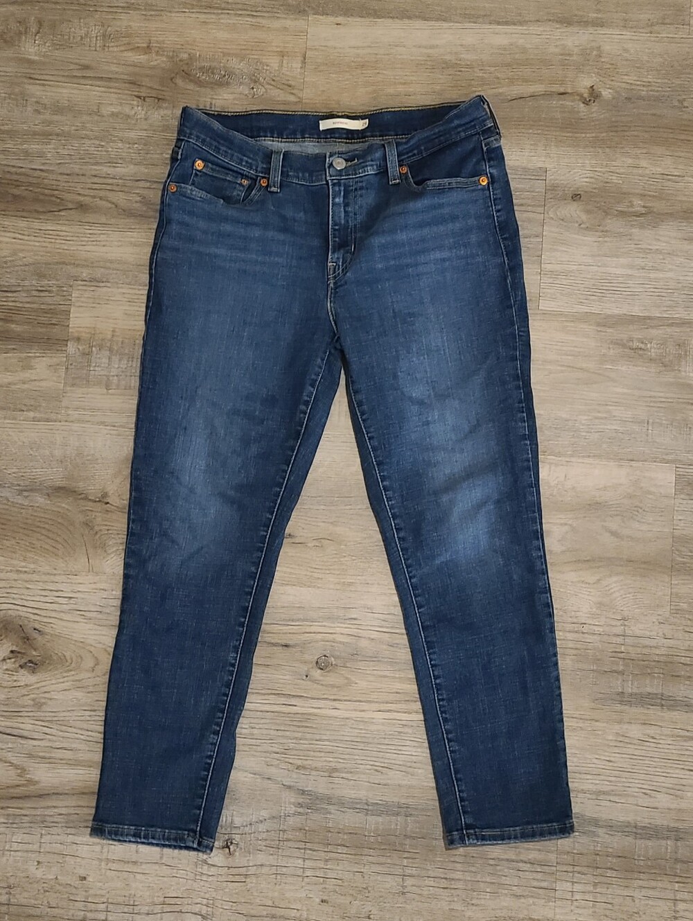 Levi's Women's "Boyfriend" Cropped Jeans Classic Mid Blue , Size 29 - Picture 2 of 11